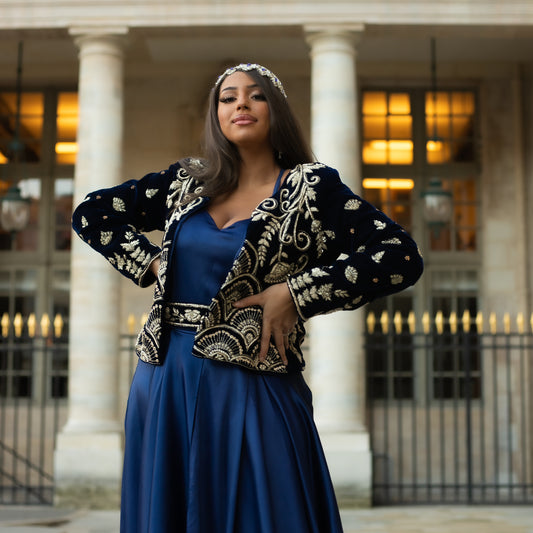 Veste karakou BLEU NUIT avec sa robe bleue