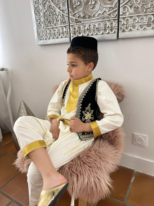 costume traditionnel enfant